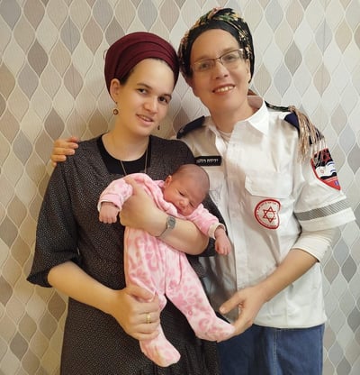 מרגש: הסבתא החובשת יילדה את בתה – "אני באורות"