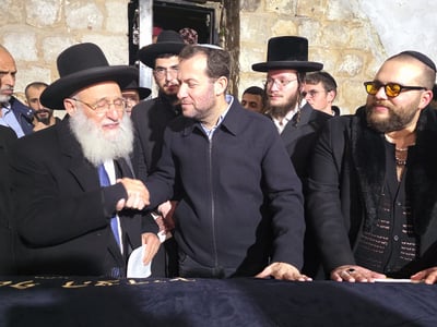 הרב אלבז בקבר יוסף: "מוקד רוחני מרכזי לעם היהודי"