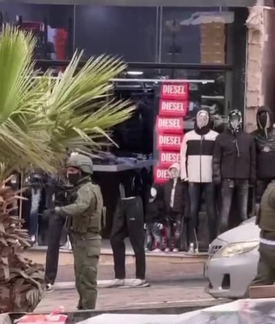 כוחות הביטחון עצרו את החשודים שהתחזו לחיילים ושדדו חנויות