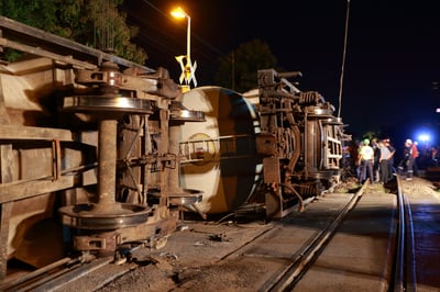אסון בתאילנד: מנוף קרס על רכבת, לפחות 252 נהרגו