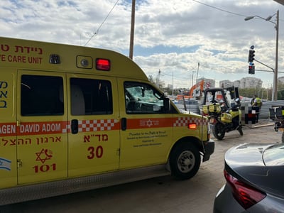 אור יהודה: פועל בן 40 נהרג לאחר שנפגע ממלגזה