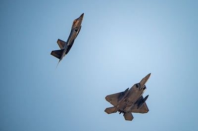 2 מטוסי F22 ראפטור (צילום: צבא ארה"ב)