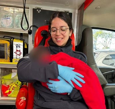 בהלה בחדרה: תינוק נמצא נטוש בחדר מדרגות