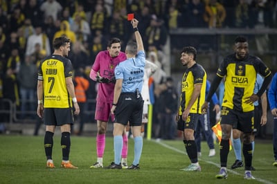 מיגל סילבה מקבל אדום