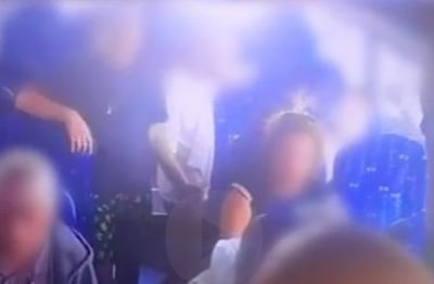 קטין מצית שיער של אישה מבוגרת באוטובוס בנתניה