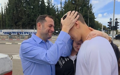 יוסי דגן עם בנו