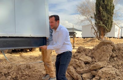 יוסי דגן מניח את הקרוואן