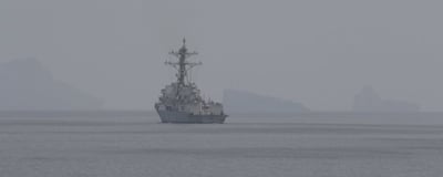 משחתת אמריקאית במיצרי הורמוז
