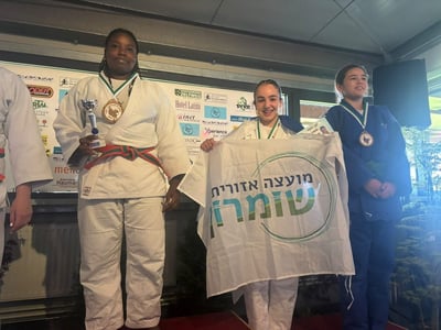 אלומה אילוז על הפודיום
