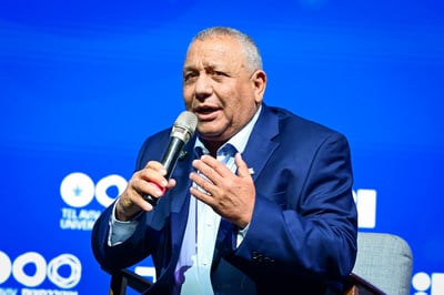 איזנקוט מוביל לראשונה על נתניהו