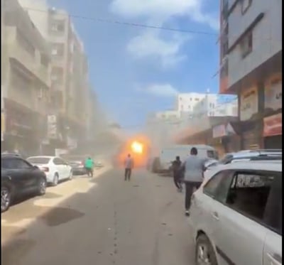 רגע פגיעת הטיל ברכב בעזה