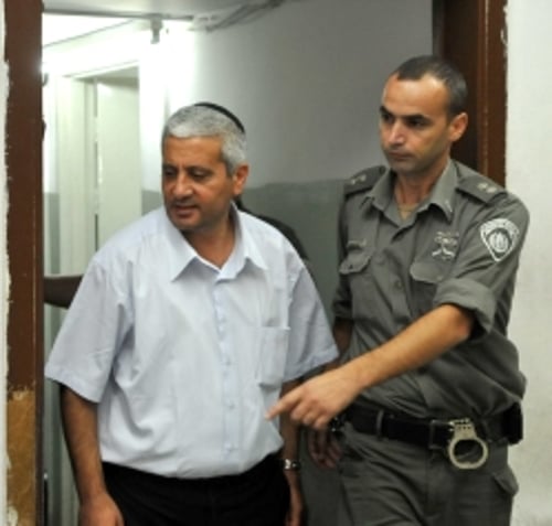 מנכ"ל משרד הפנים הודה כי לקח מגרשים ממפוני גוש קטיף