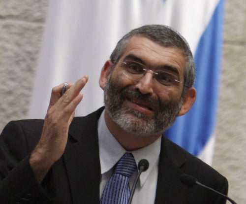 פעיל שמאל בשכונת התקוה לבן ארי: "מה אתה עושה פה?!"