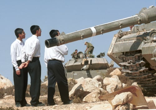 כנס קיסריה: "לשקול ביטול הפטור משירות צבאי לחרדים"