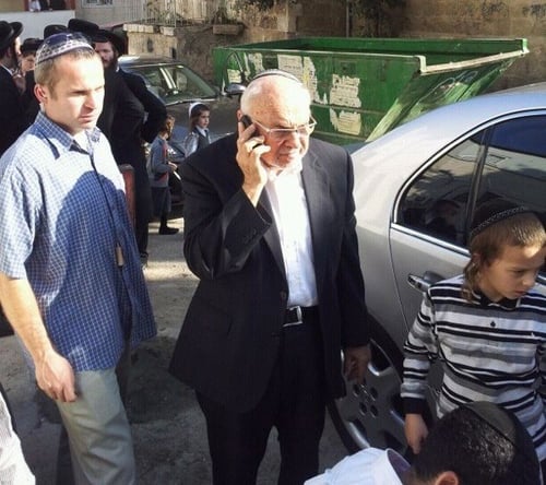 נאמן ניחם את משפחת הרב אלישיב וגלגלי רכבו נוקבו