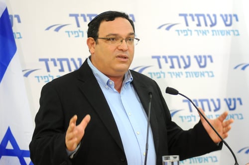 הרב פירון נכנע לארגוני המורים: קיצור החופש הגדול יבוטל