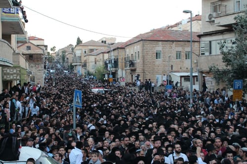 גלריית תמונות: מאות אלפים גודשים את הרחובות