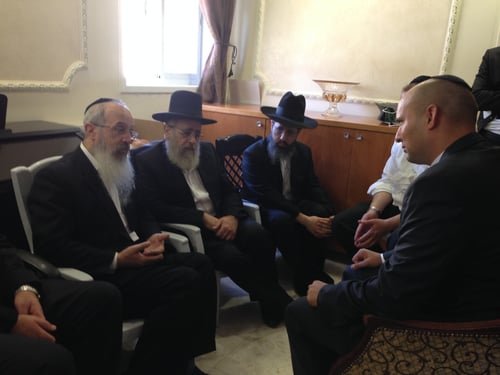 בנט הגיע לנחם את בניו של הרב עובדיה יוסף "פטירתו איחדה את העם היהודי כולו"
