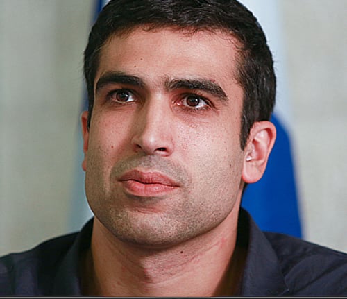 שטבון יורה: "לפיד מתאגרף אימפולסיבי"