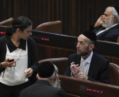 יש עתיד והבית היהודי החליטו: סנקציות פליליות על חרדים