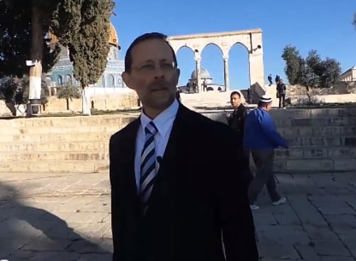 צפו: משה פייגלין עורך סיור בהר הבית אחרי שנה של היעדרות