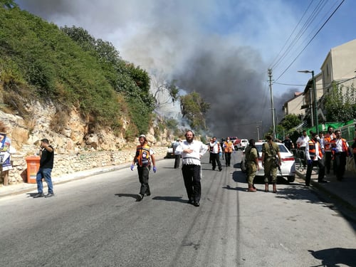 שריפה בצפת: בניין התלקח; שורת בתים פונתה