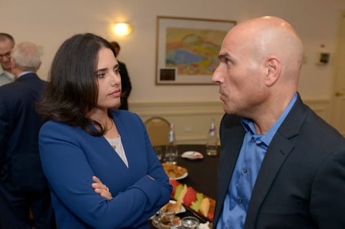 המטרה – אפי נווה; היעד האמיתי- איילת שקד/ פרשנות