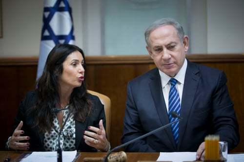 עזריה לסרוגים: "זה לא חוק שמביאים בקואליציית 61"
