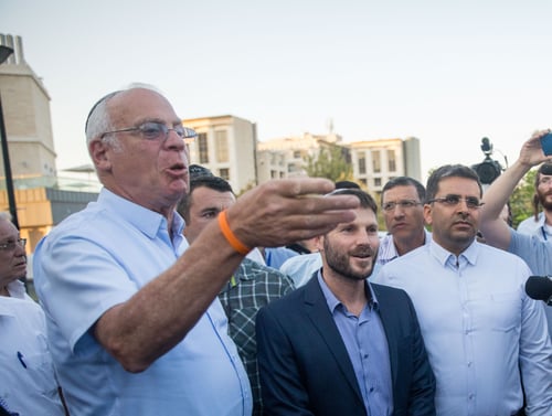 גל טרור: באיחוד הלאומי שוקלים פרישה מהממשלה