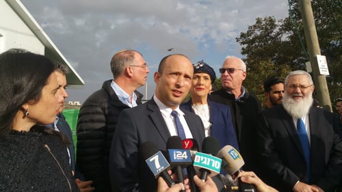 בנט ושקד מגיבים: "לא הפגנו נגד הממשלה, ספין"