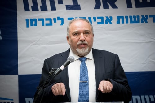 בליכוד עלו להתקפה: "ליברמן התחייב לתמוך בנתניהו"