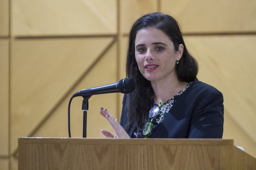 שקד: "כשנתניהו רומס אותי, לא זועקים ירי בנגמ"ש"