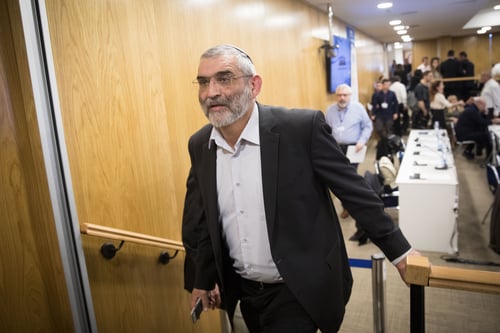 במשטרה בוחנים חקירה נגד בן ארי, במפלגתו תוקפים