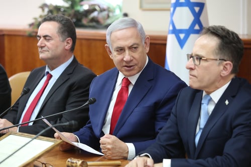 הממשלה תכפיל את מספר השרים. לפיד: "שחיתות!"