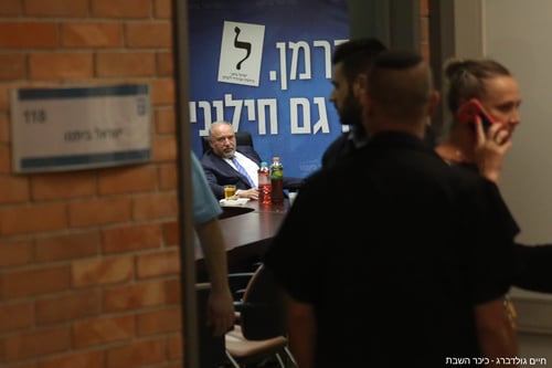 12 תמונות ב- 12 שעות; פיזור הכנסת שעה אחר שעה