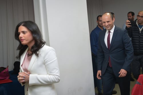 המחלוקת בין בנט ושקד: ריצה עם פרץ וסמוטריץ' או לבד