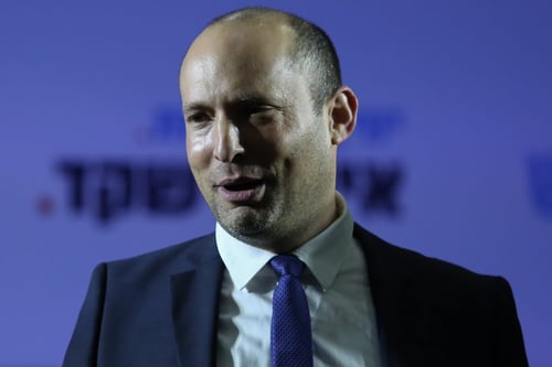 פעילי הבית היהודי מזכירים לבנט: ברחת והשארת חובות