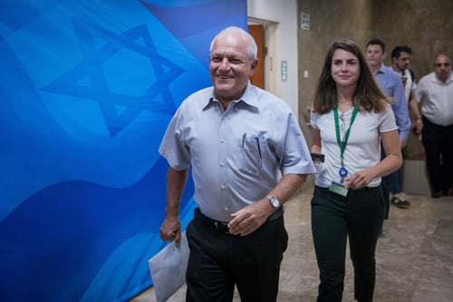 שוקל לבקש חסינות: השר חיים כץ התפטר מהממשלה