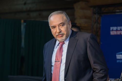 ליברמן בראיון לוחמני: "רגב בהמה, כץ שקרן, דרעי בוגד"