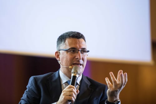 סער: מציע לנתניהו לערוך מסדר בוקר ומסדר ערב