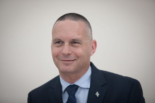 השר לשעבר יזהר שי נגד ינון מגל: אתה הסמרטוט התורן