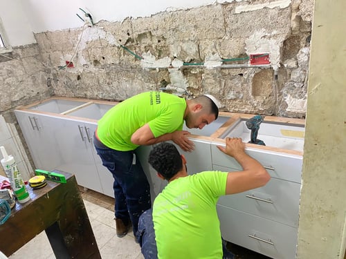 תנו יד: משפצים בתים למשפחות מעוטות יכולת