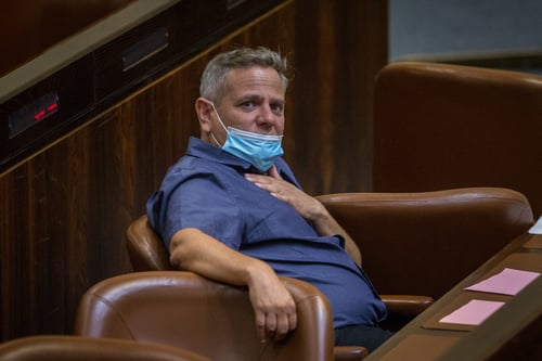 סערה בעקבות מודעה של מרצ | לפיד: "קשה מנשוא"