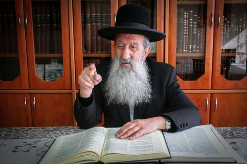 הרב מוצפי: "מי שלא עוטה מסכה לא מצטרף למניין"