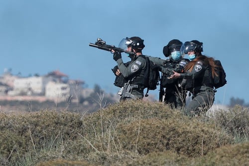 נערי גבעות ירו זיקוקים וזרקו אבנים לעבר כוחות מג"ב