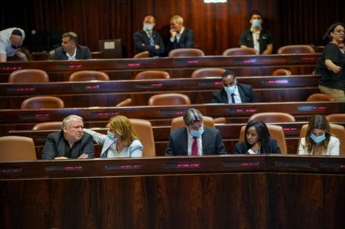 נתניהו יודע? | ח"כ מהליכוד לקואליציה: "אצביע אתכם"