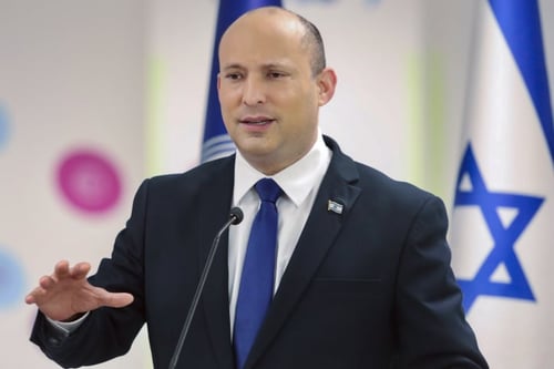 בנט: הממשלה הזאת קמה בזכות הציוצים של סמוטריץ'