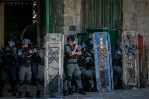 תשעה באב: מוסלמים יידו אבנים בהר הבית