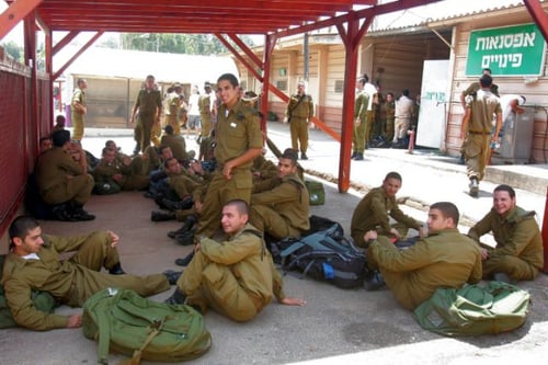 כפי שפורסם בסרוגים: היום התגייסו תלמידי שיעור א'