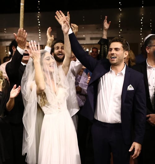 כתב חדשות 12 התחתן, הקולגות הגיעו לחגיגה